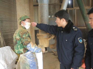 “这样戴口罩不行”