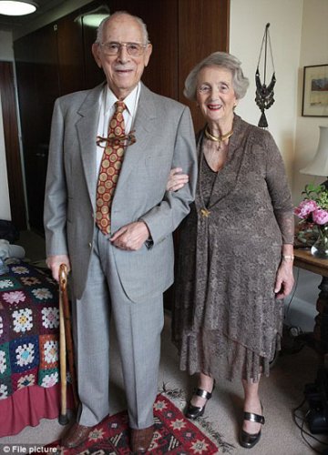 97岁新郎迎娶87岁新娘成英最老新婚夫妇