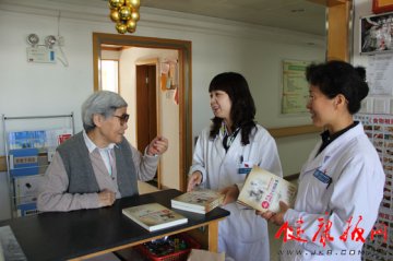 北京天坛医院开展读《急诊室的故事》寄语赠书活动