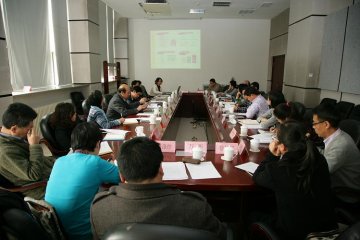 中心工会召开职工代表话“两会”座谈会