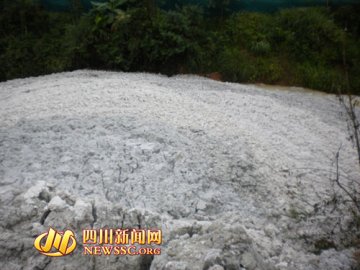 村民洗澡后皮肤溃烂疑水源遭化工废渣污染