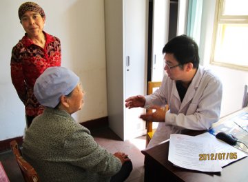 甘肃兰大一院开展农村贫困家庭重特大疾病医疗救助活动