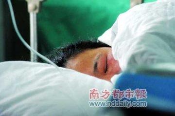 药店女老板因营业执照过期被查在药监局内服毒