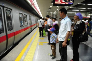 宁夏烧伤男孩王小鹏北京医治之旅