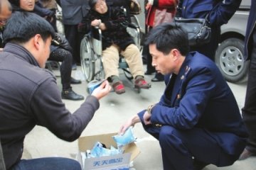 雪宝纯奶变酸奶 厂家称运输储存环节处理不当所致