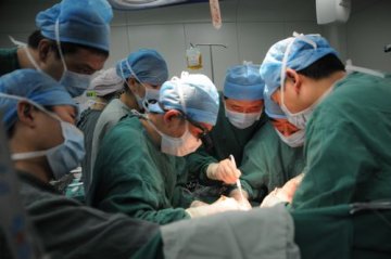 中国大陆首例“心肝联合移植”手术成功