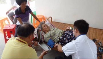 文昌市优抚医院为部分卧床重点优抚对象巡回体检
