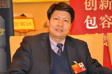 杨金生委员建议利用孔子学院传播中医药知识