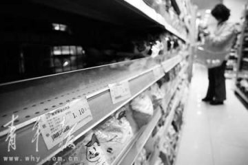 超市食用碘盐被抢购一空 市民囤盐真的毫无必要