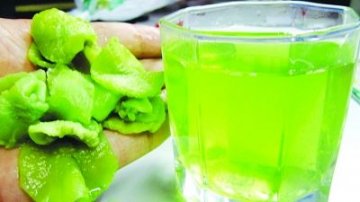 南京市场查出疑似染色莴笋干 泡水后褪色严重