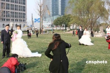 上海新人初婚年龄推后 协议离婚数首次下降