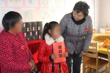 山东省平邑县 “世界艾滋病日” 受影响儿童感温馨