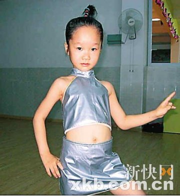 八岁女孩患上罕见“石化病” 父亲誓言绝不放弃