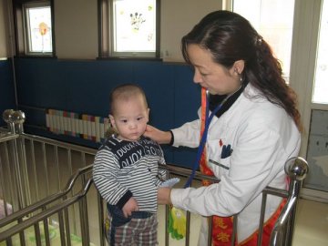 医疗志愿者：福利院成为唐山市妇幼保健院医疗志愿者的“爱心基地”