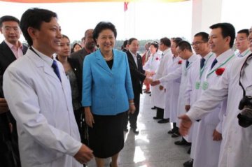 刘延东副总理看望中国援埃塞俄比亚医疗队