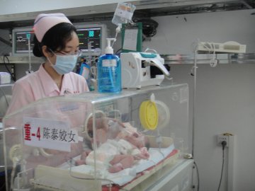 农垦三亚医院成功手术救治一名先天性膈疝新生儿