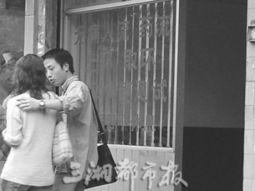 未婚先孕是道德问题？女大学生怀孕隐忧多
