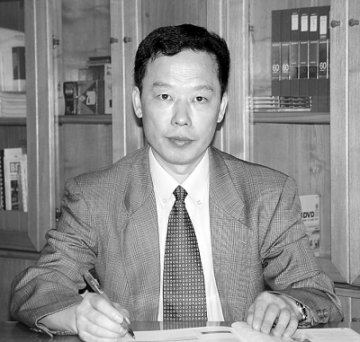 本期出镜胸部肿瘤专家 周清华