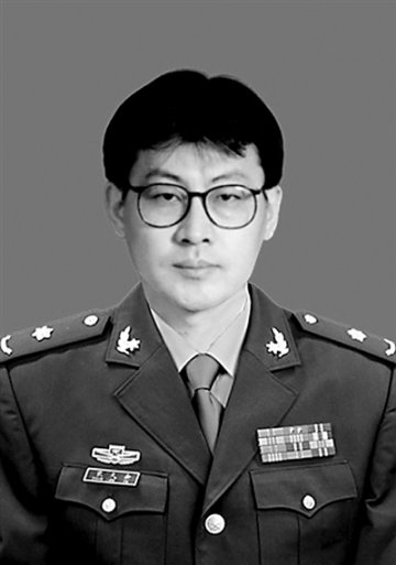 神经外科专家许在华利用显微外科手术——成功切除脑干巨大肿瘤