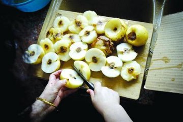 美味七七网站购24个梨烂心22个 曾称不退款