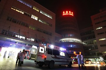 长海医院全力救治昆山爆炸事故受伤人员
