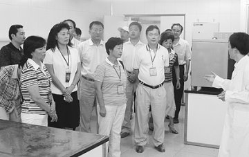 倾听代表呼声认真履行职责--“完善食品安全监管体制，依法加强食品安全监管”全国人大重点处理建议办理工作综述