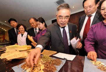 部分代表委员在北京惠民中医儿童医院调研