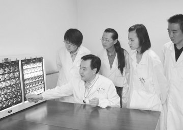 四医大校长樊代明和他的研究团队