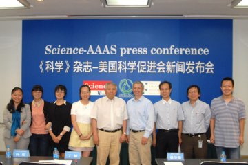 我科学家揭示艾滋病病毒感染人体细胞机制