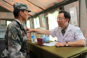 第202医院专家医疗队赴边防及偏远山区部队送医送药