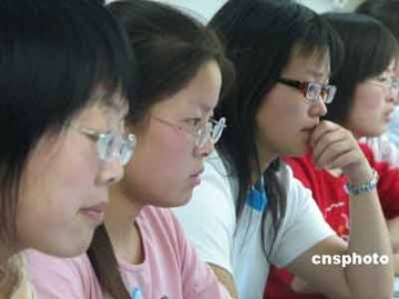 中国青少年近视率高居世界第二图