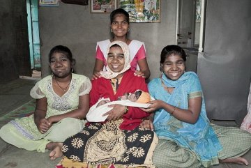 印度惊现“狼孩”