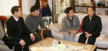 省委书记吉炳轩亲切慰问于维汉院士家属