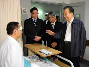 温家宝视察仁伯爵综合医院