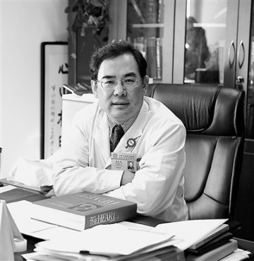 解放军总医院心血管外科主任高长青做微创心脏手术国际闻名 400余例机器人“攻心术”零风险