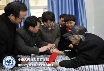 卫生部副部长徐科赴浙江慰问麻风病防治工作人员和休养员
