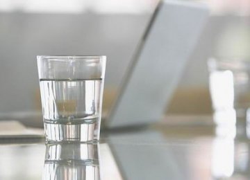 一杯温开水6大保健功效 解酒效果佳