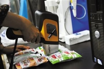 传长期用嘴撕牛奶袋易铅中毒 实验证实系误传
