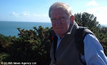英国护士拒给垂死病人递水 抢手机阻其求助