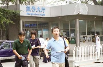 部分医院“小长假”闭门谢客 患者吃闭门羹