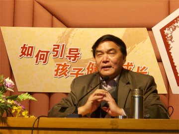 陶宏开评西安医生自拍：鸦片游戏毒害