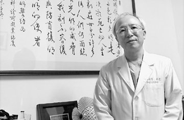 台湾医师蔡瑞芳接受专访 解答近视眼手术后患疑问
