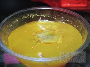 旺旺果粒多中出现黑色不明物 妻儿食用后出现不适