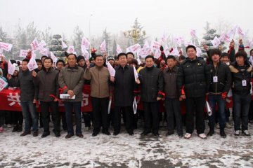 新闻组照：保定开展“防艾”大型主题宣传活动