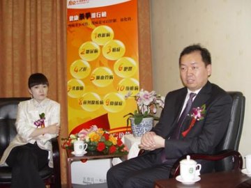 康Q网领导及黄建始教授接受媒体专访