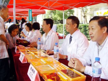 我校药学院积极参与江苏省中医药科普宣传活动