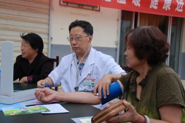 甘肃敦煌市“名中医”下乡义诊