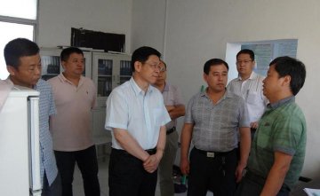中心党委书记梁东明同志等一行赴陕西、青海两地基层疾控机构进行群众路线活动专题调研
