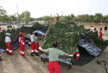中国国际救援队在特达搭建流动医院
