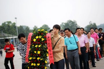 机关二支部赴韶山进行政治思想教育